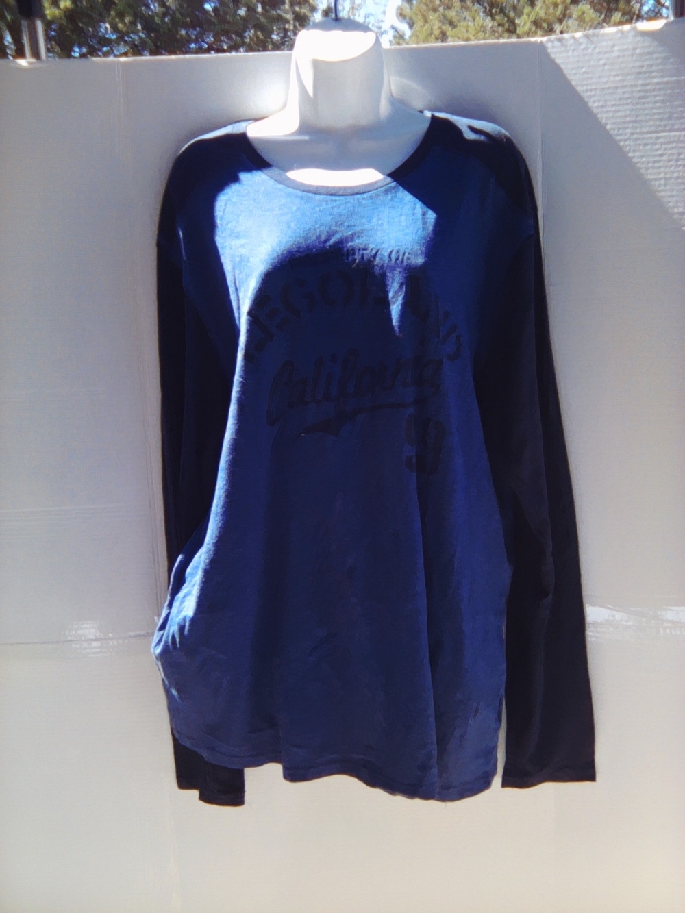 Ladies Navy Blue Long-Sleeve Graphic Top